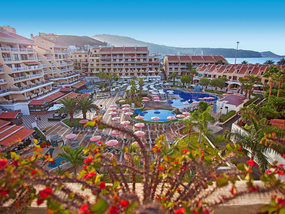 Een foto van de buitenkant van Hotel Coral Compostela Beach