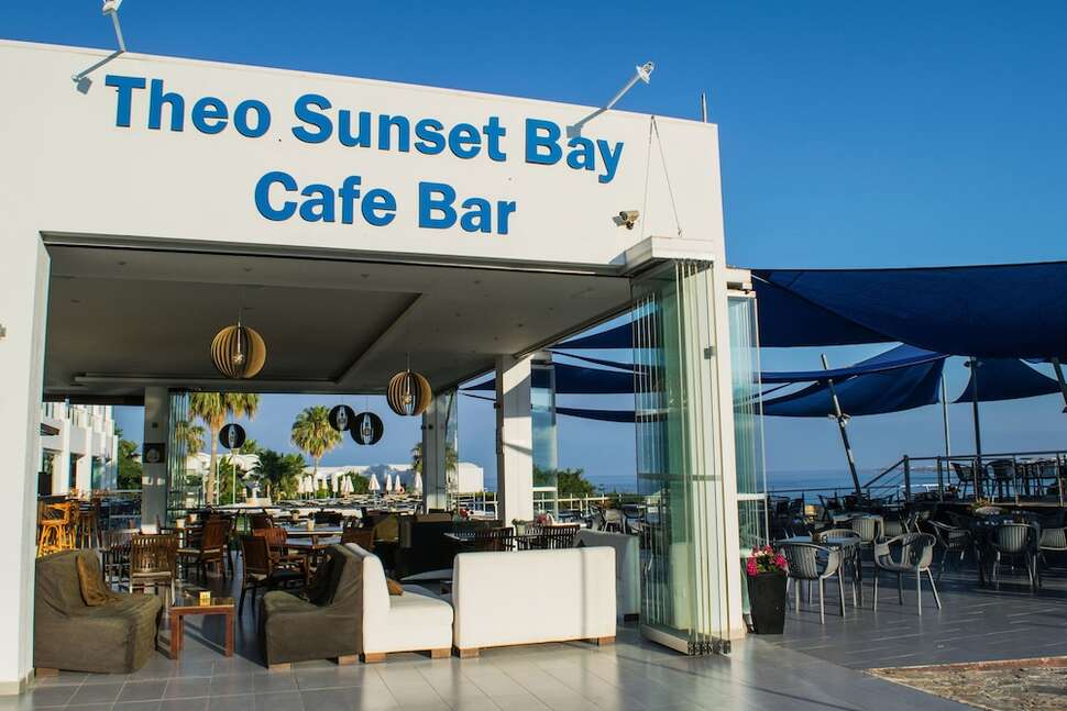 Een foto van Theo Sunset Bay Hotel