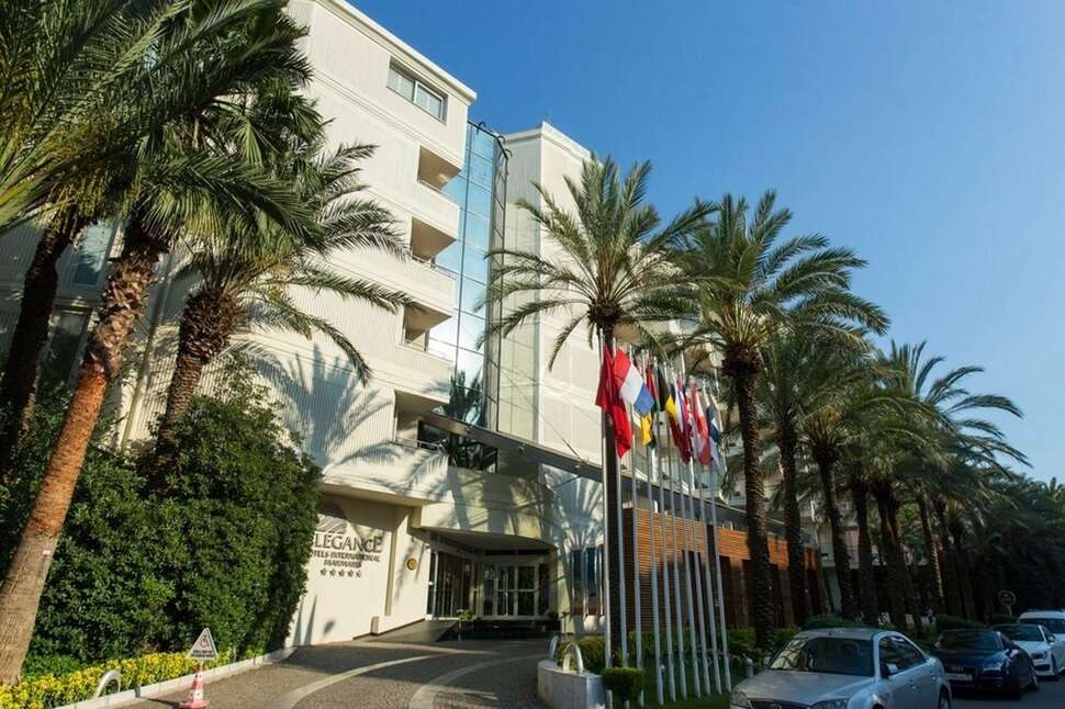 Een foto van de buitenkant van Hotel Elegance