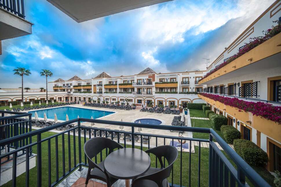 Een foto van het zwembad bij Vila Gale Tavira