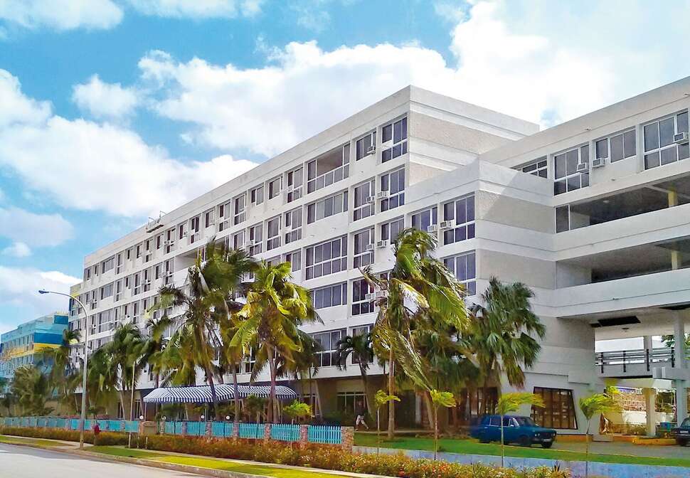 Ein Foto von der Außenansicht des MarAzul Hotel