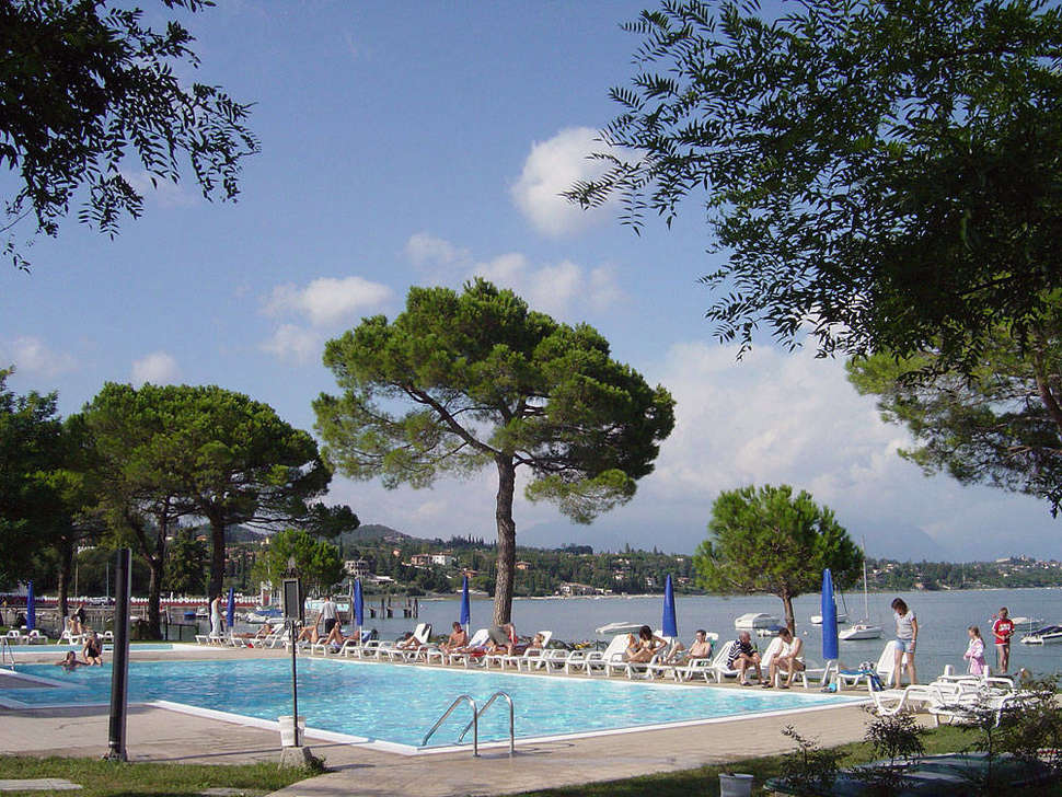 Een foto van het zwembad bij Residence Le Corti del Lago