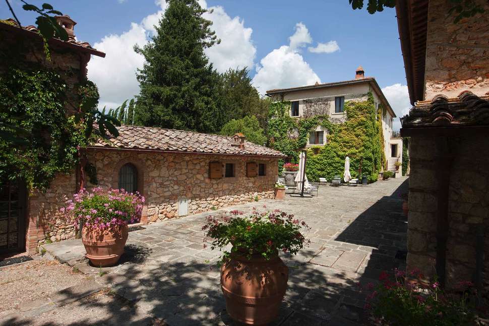 Ein Foto von der Außenansicht des Borgo San Luigi