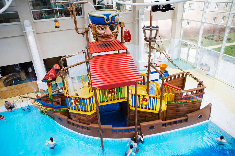 Ein Foto vom Pool im Explorers Hotel