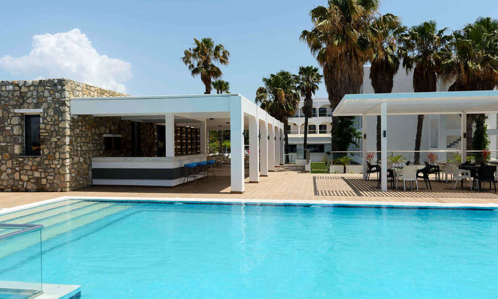 Een foto van het zwembad bij Cosmopolitan Kos