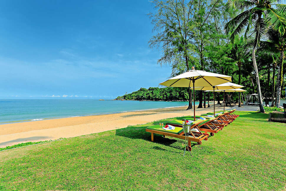 Een foto van het terras bij The Briza Beach Resort Khao Lak