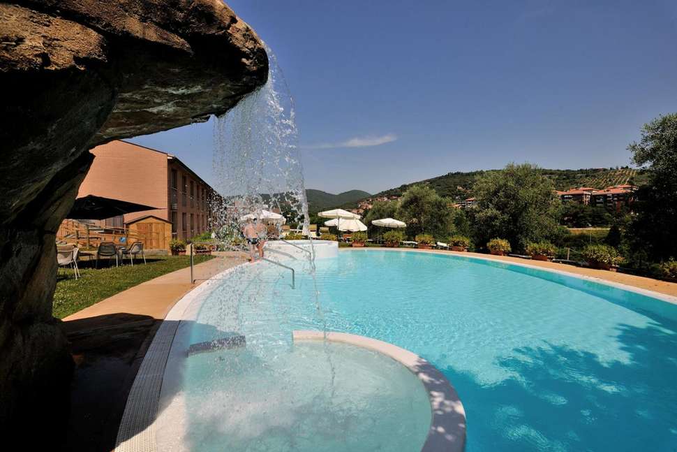 Een foto van het zwembad bij Hotel La Meridiana