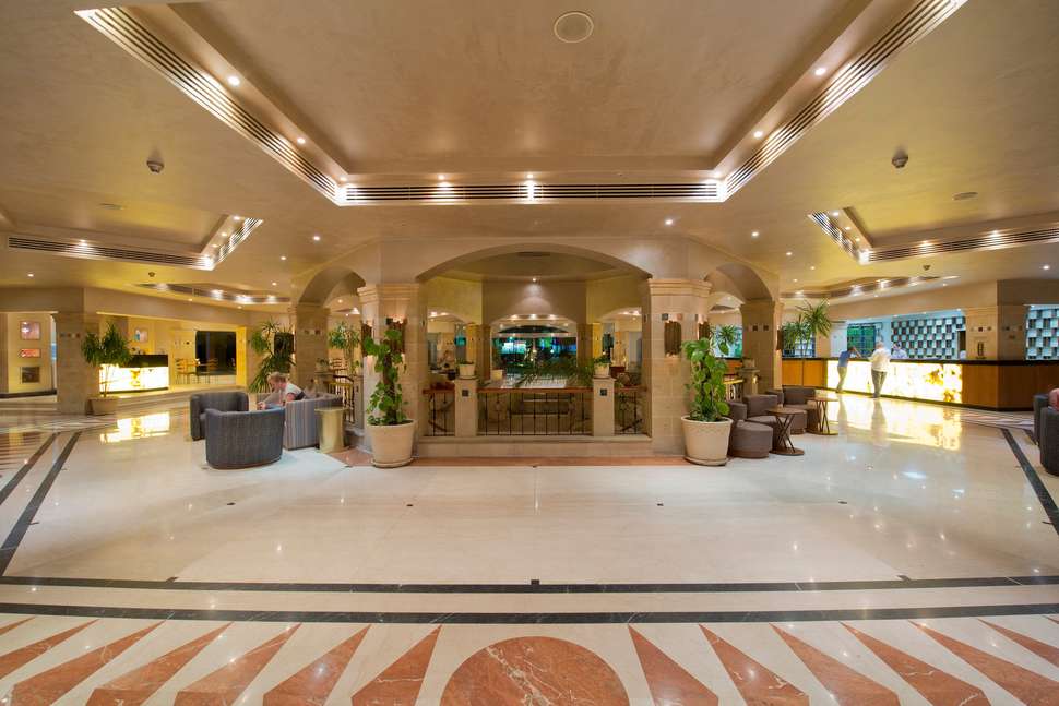 Een foto van het interieur van Amphoras Beach
