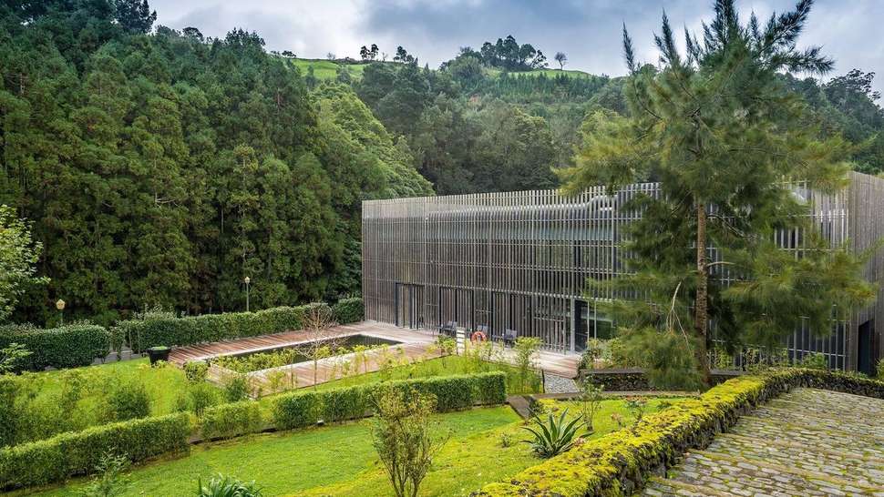 Een foto van de buitenkant van Furnas Boutique Hotel