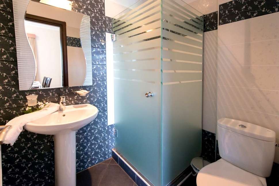 Een foto van Christina Studios