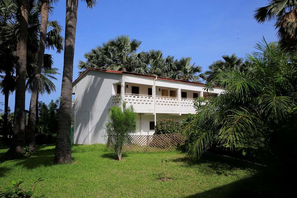 Een foto van de buitenkant van Holiday Beach Club Hotel