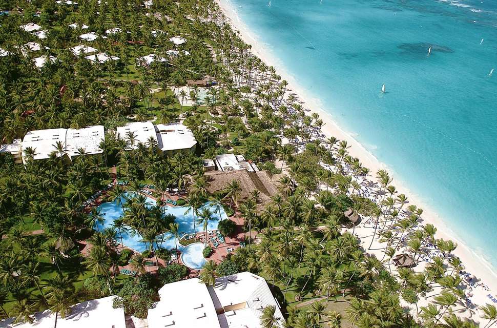 Een foto van het zwembad bij Grand Palladium Bavaro Suites Resort & Spa