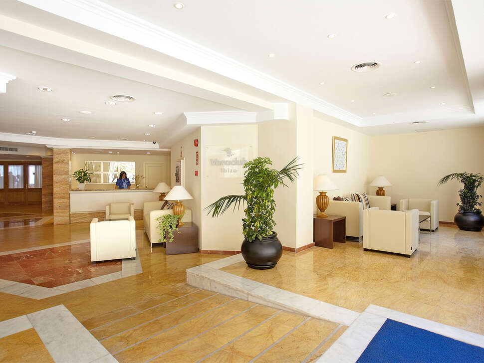 Een foto van het interieur van Grupotel Imperio Playa