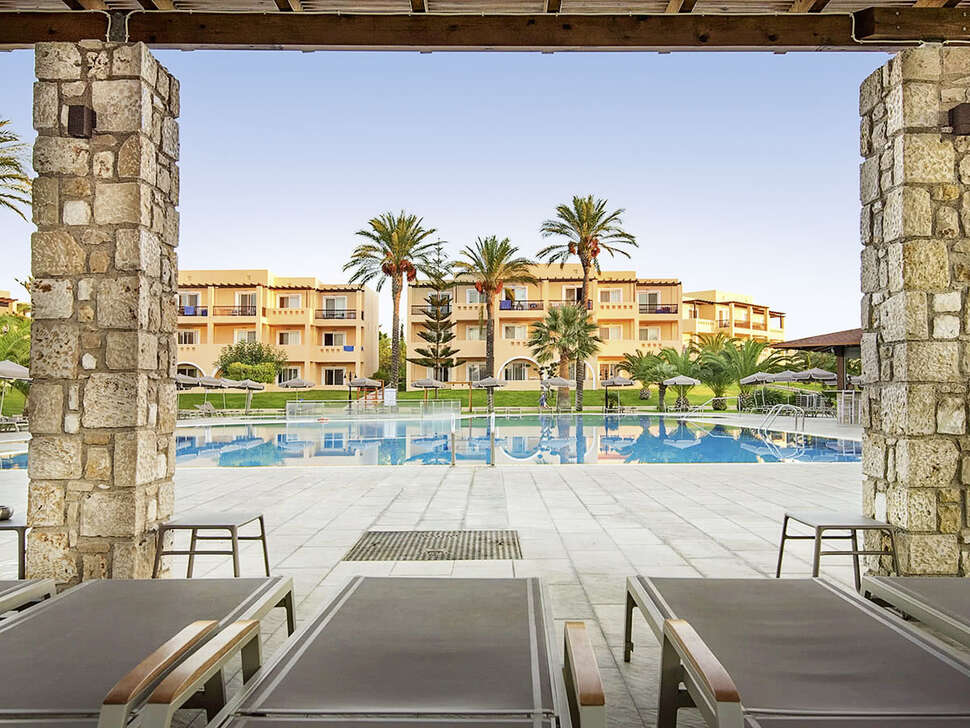 Ein Foto vom Pool im Horizon Beach Resort