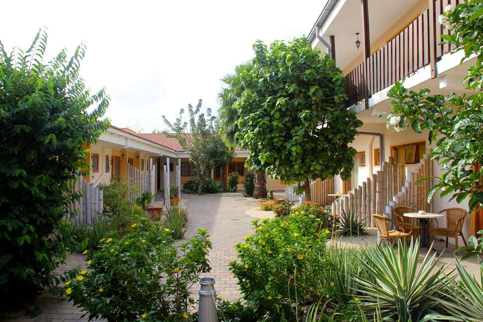 Een foto van de buitenkant van Camacuri Residence