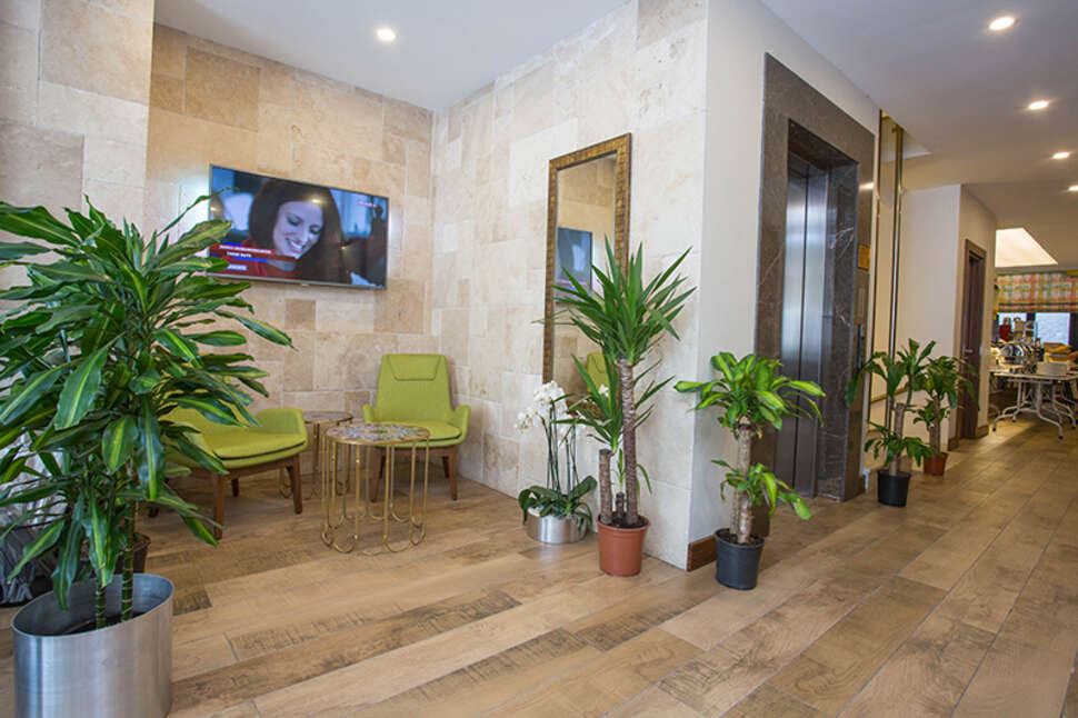Een foto van The White Orient Hotel