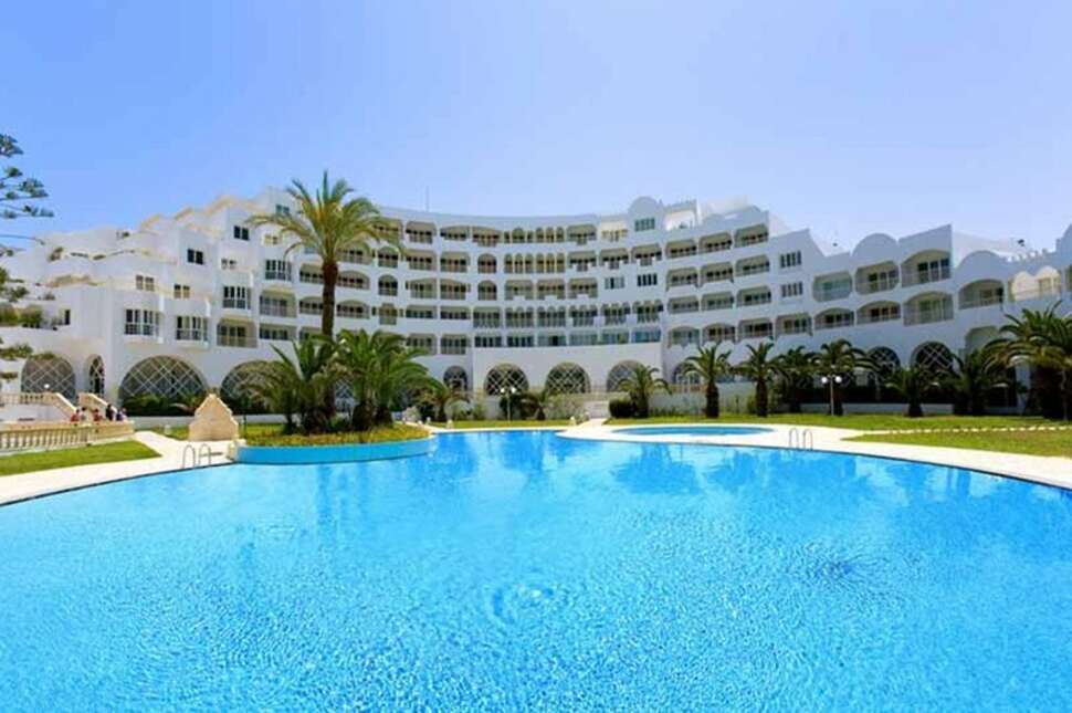 Ein Foto vom Pool im Hotel Delphin El Habib