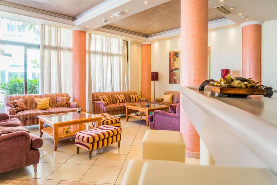 Een foto van het interieur van Castello City Hotel