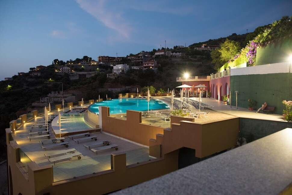 Een foto van het zwembad bij GH Avalon Sikani Resort