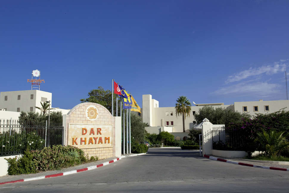Een foto van de buitenkant van Hotel Dar Khayam