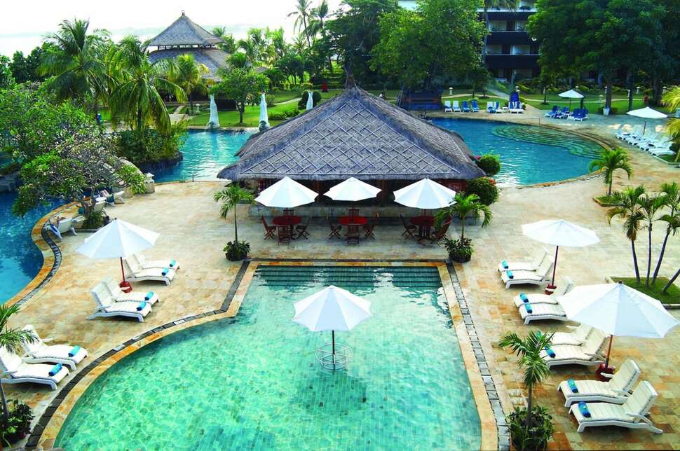 Een foto van het zwembad bij Discovery Kartika Plaza Hotel