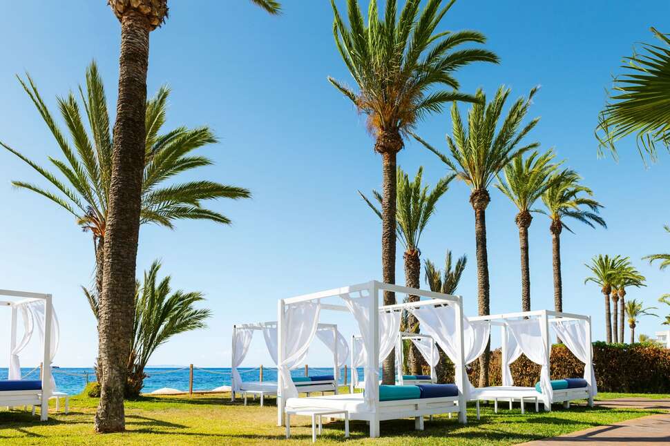 Een foto van het terras bij Vibra Algarb Hotel
