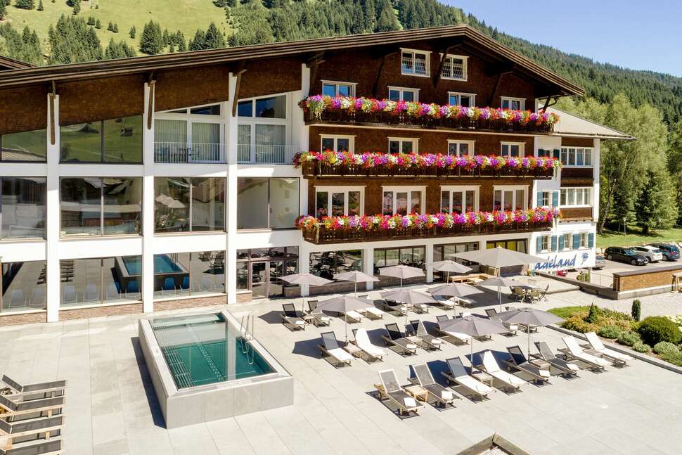 Een foto van de buitenkant van Hotel Edelweiss
