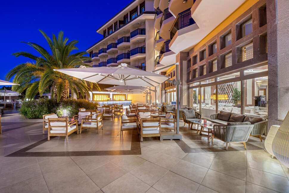 Een foto van het terras bij Xanadu Resort Hotel
