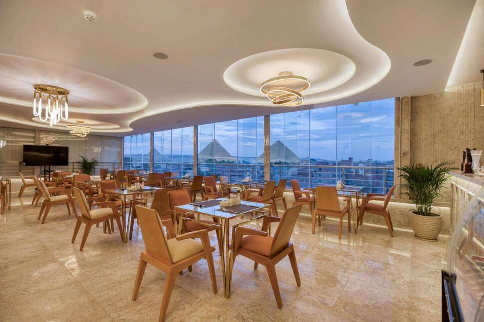 Een foto van Pyramids Plateau Hotel