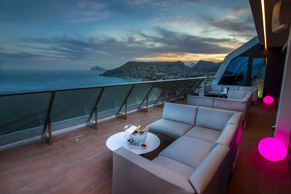 Een foto van het terras bij Estimar Calpe Suitopia 3 &Three