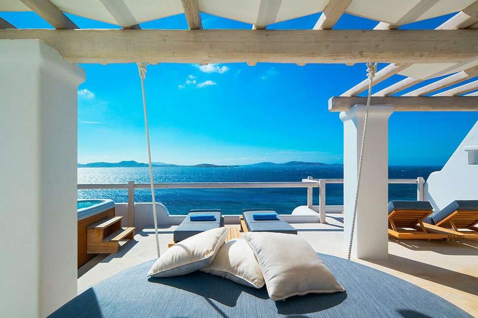 Een foto van het terras bij Mykonos Grand Hotel & Resort