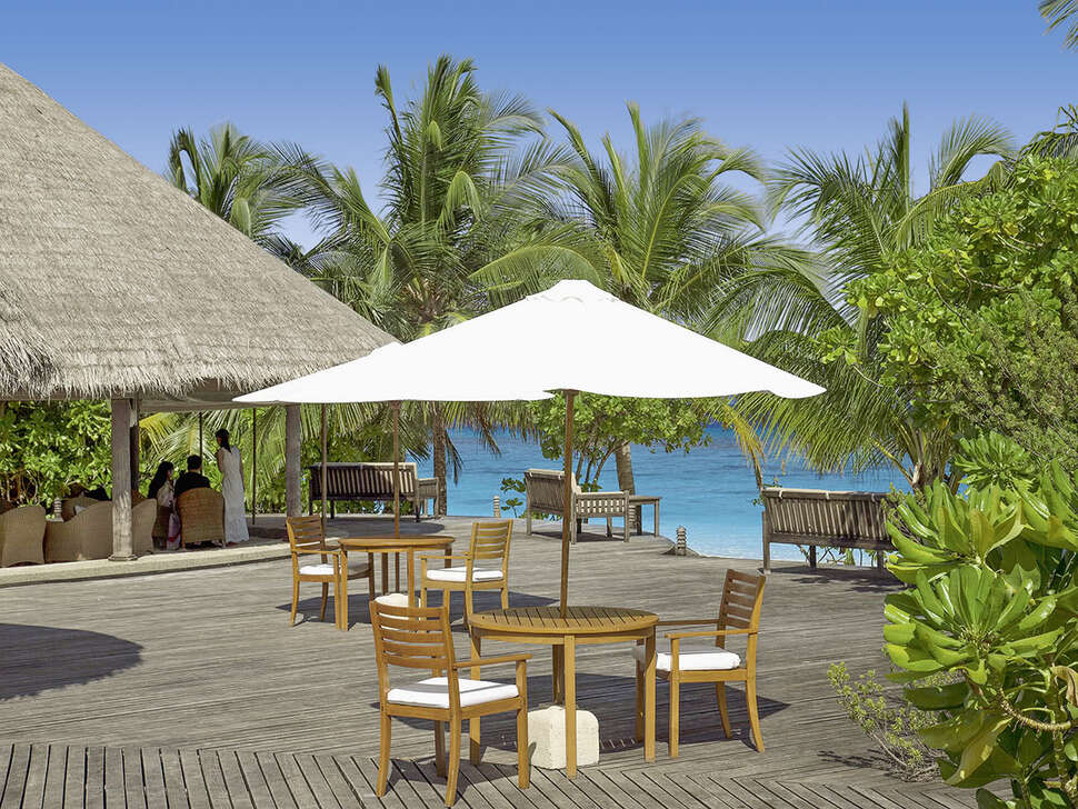 Een foto van het terras bij Coco Palm Dhuni Kolhu