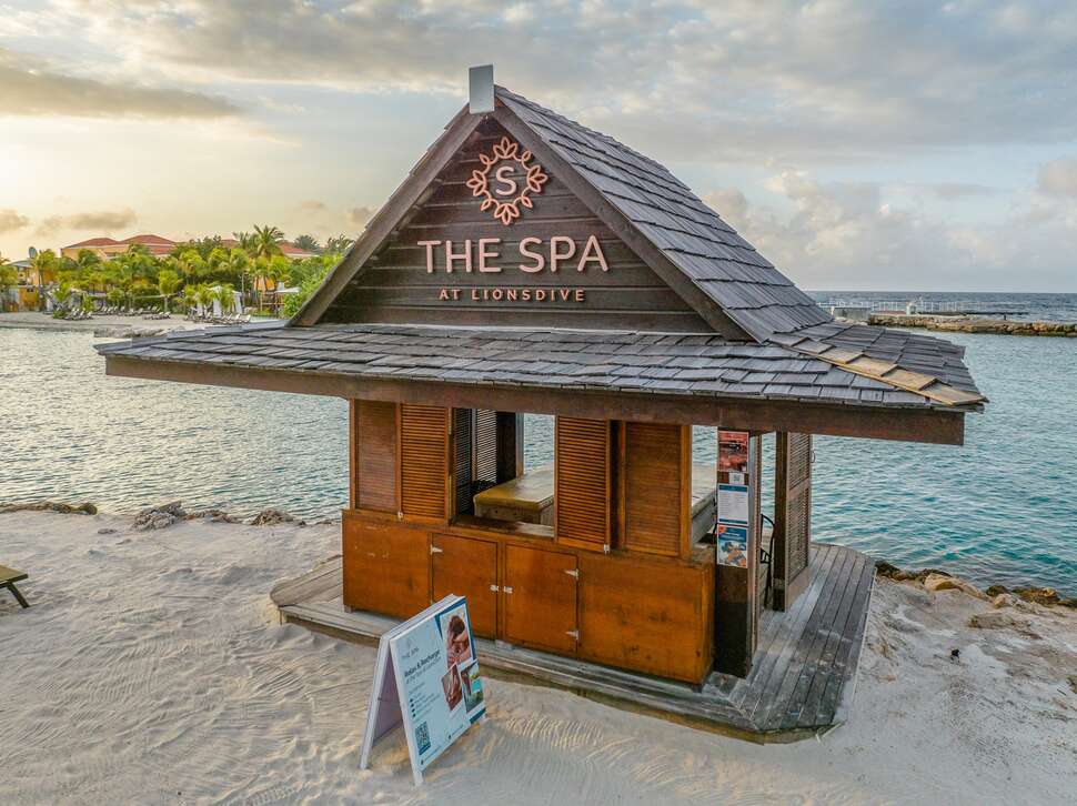 Een foto van LionsDive Beach Resort