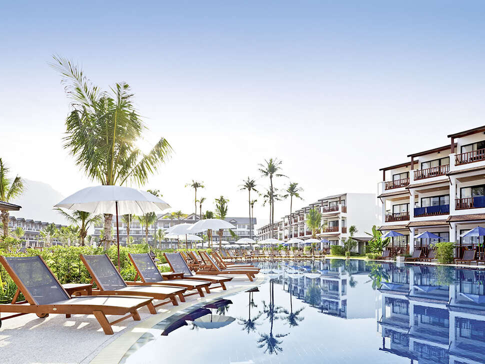 Een foto van het zwembad bij Sunwing Resort Kamala Beach