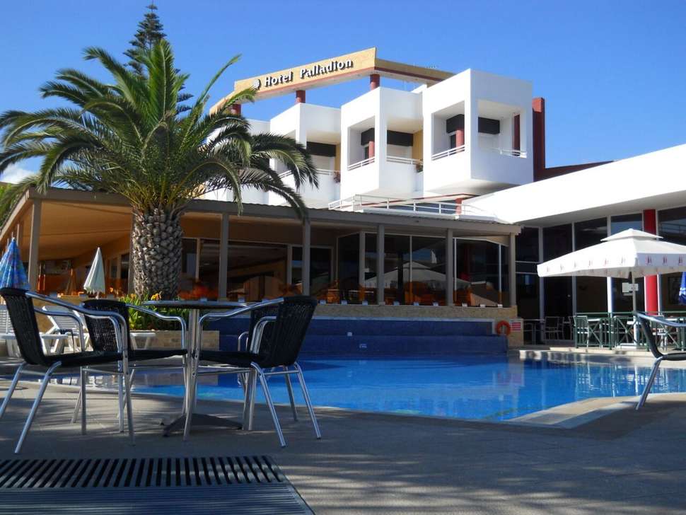 Ein Foto vom Pool im Hotel Palladion