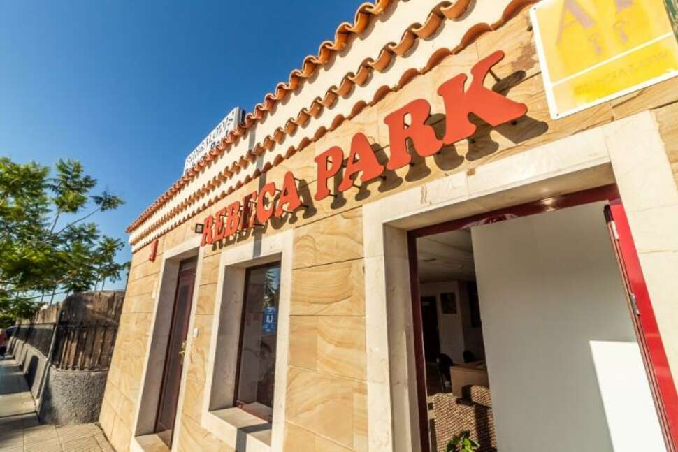 Ein Foto von der Außenansicht des Bungalows Rebecca Park