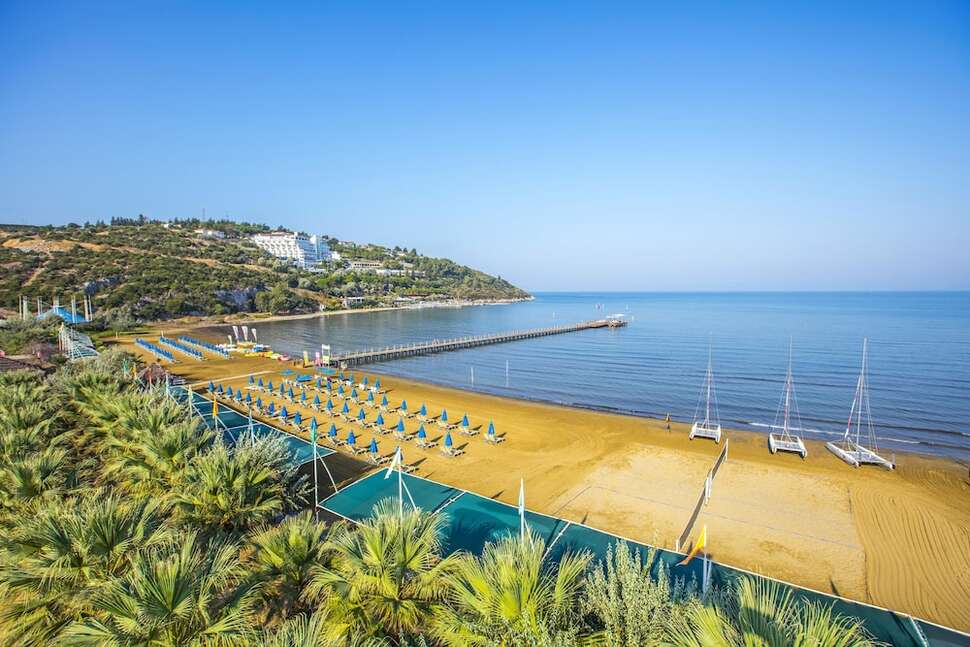 Een foto van het strand bij Aqua Fantasy Aquapark Hotel & Spa