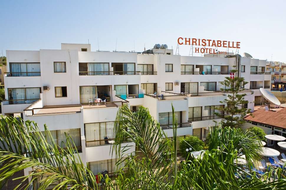 Een foto van de buitenkant van Christabelle Complex Hotel Appartementen