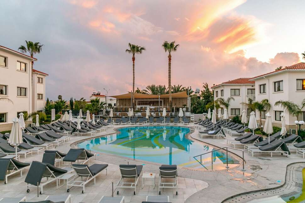 Ein Foto vom Pool im The King Jason Paphos