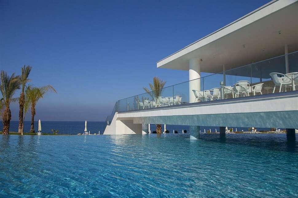 Ein Foto The King Evelthon Beach Hotel & Resort