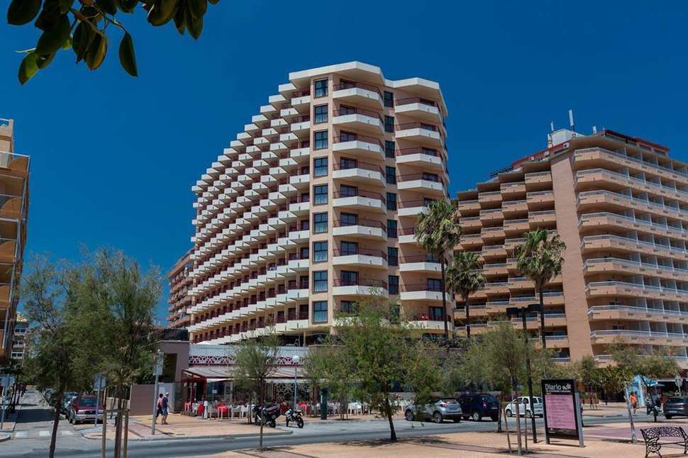 Een foto van de buitenkant van Hotel Angela