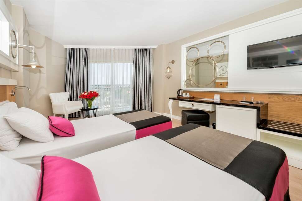 Ein Foto Serenis Hotel
