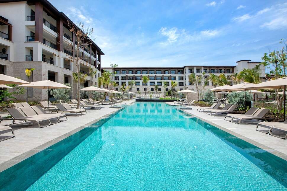 Een foto van het zwembad bij Adults Only Club At Lopesan Costa Bavaro Resort