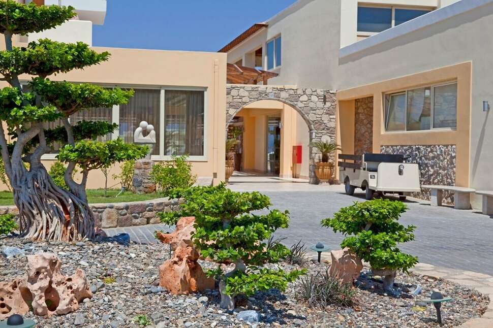 Een foto van de buitenkant van Natura Village Hotel & Spa