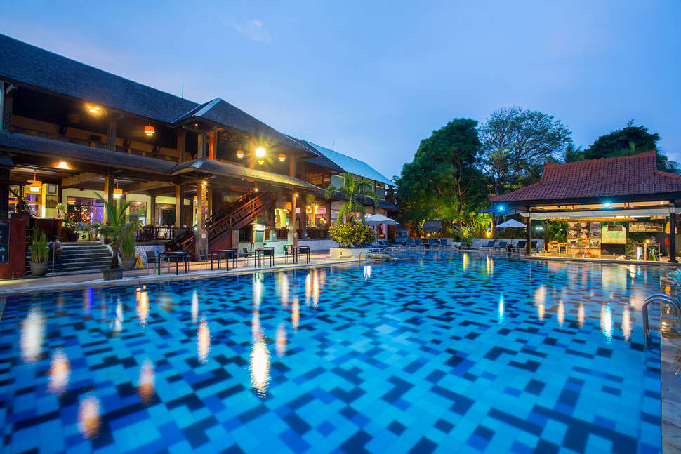 Een foto van het zwembad bij Grand Istana Rama Hotel