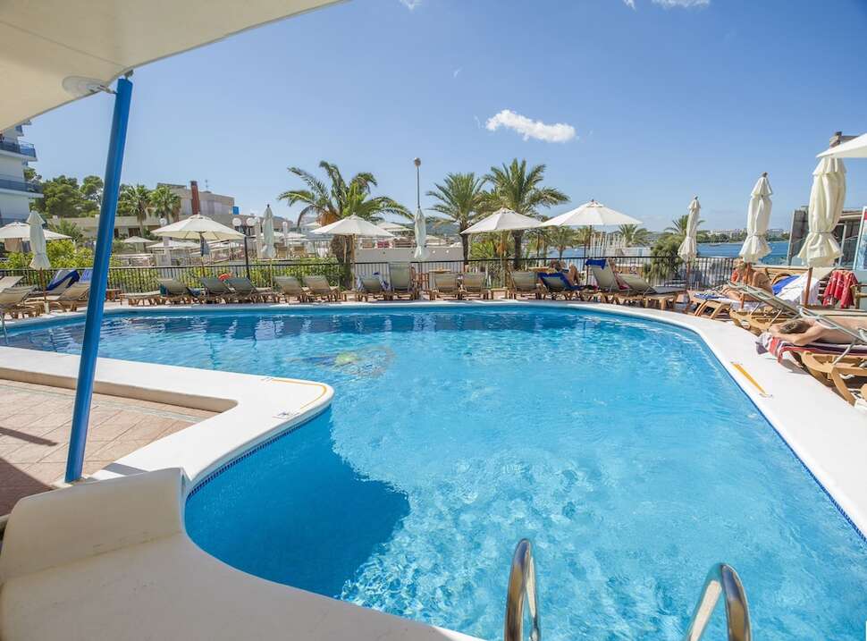 Een foto van het zwembad bij Hotel Osiris Ibiza