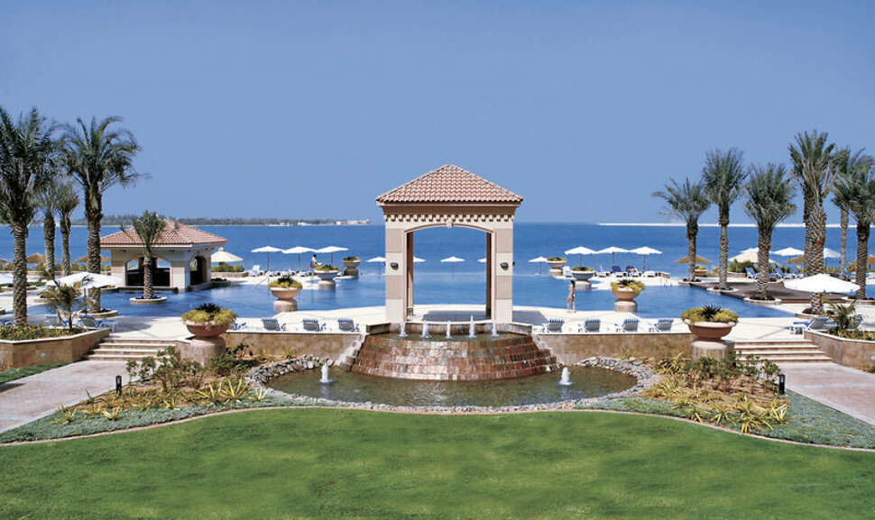Een foto van het zwembad bij Al Raha Beach Resort & Spa