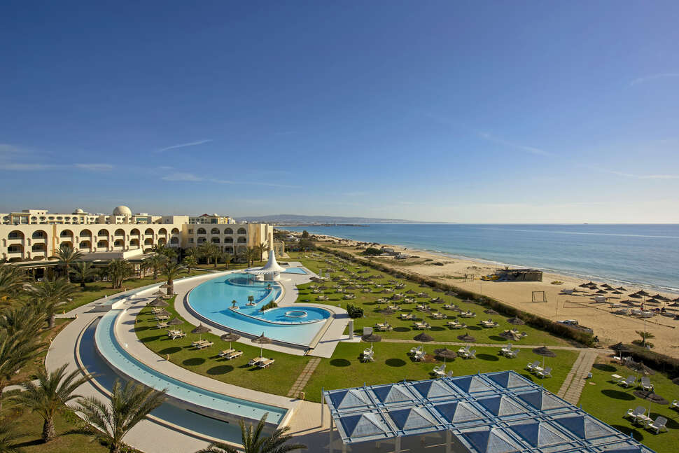 Een foto van het zwembad bij Iberostar Averroes