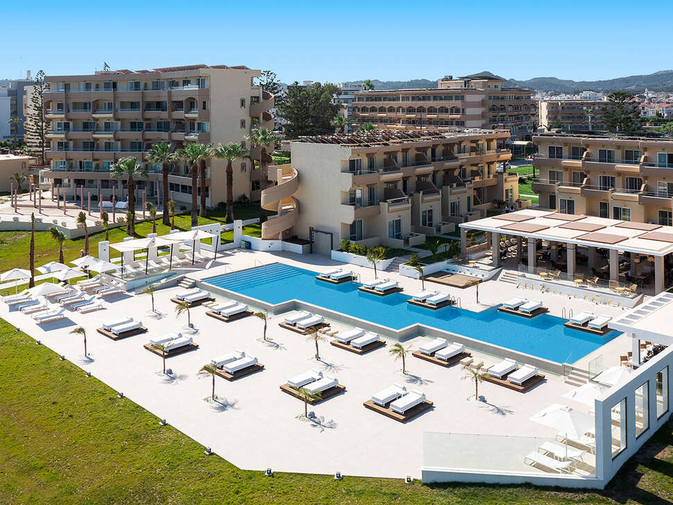Een foto van het zwembad bij Sun Beach Resort