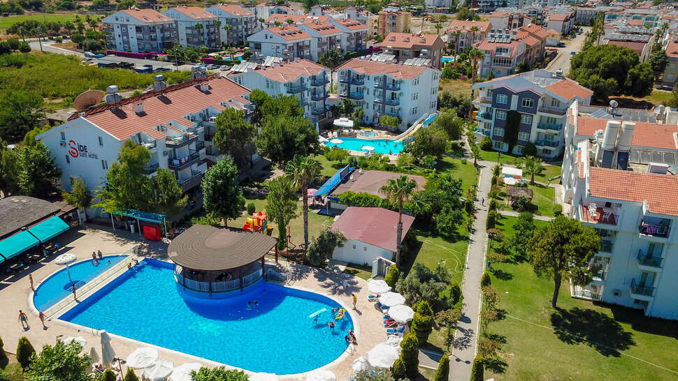 Een foto van het zwembad bij Irem Garden Hotel